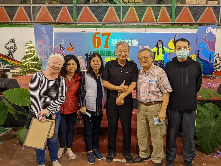 2009月10月到2025年5月，劉仁義每二周去一次六龜育幼院門診。劉仁義提供