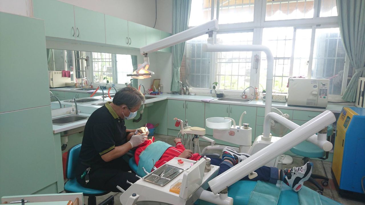 獨家|仁心俠醫劉仁義23年21.5萬公里 往返山巔修補「缺口」