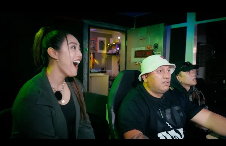 紐西蘭毛利歌手Tipene Harmer（中）將母語、祖先吟唱與現代嘻哈完美融合，讓舞思愛（左）、阿蘭AC（右）非常驚艷。阿洛無限提供