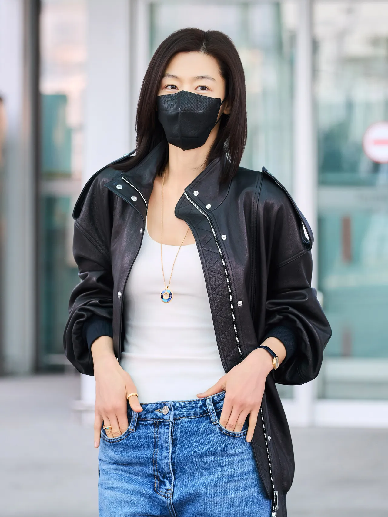 全智賢配戴伯爵SIXTIE系列玫瑰金腕錶以及Possession Vibrant Palace系列珠寶。品牌提供