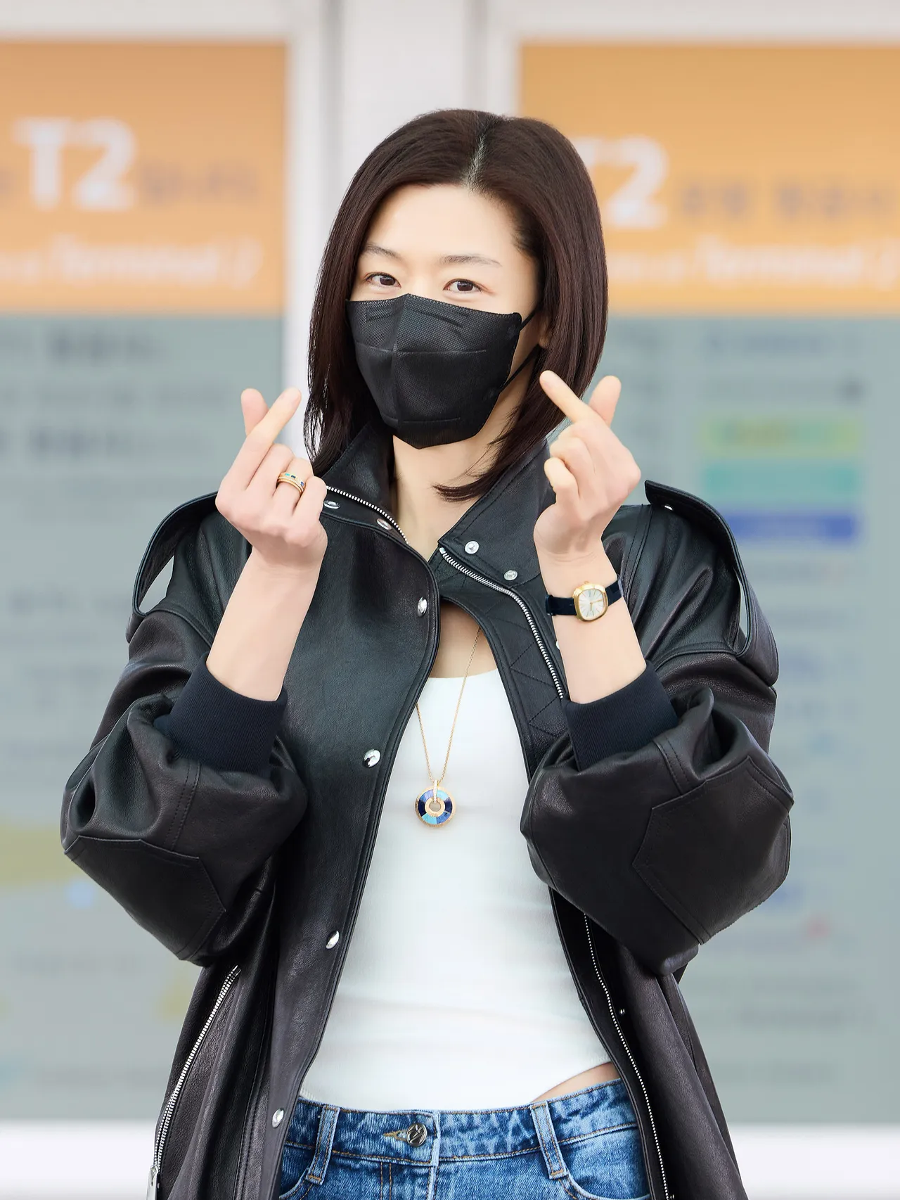 全智賢搭機前往日內瓦參加Watches & Wonders鐘錶與奇蹟高級鐘錶展。品牌提供