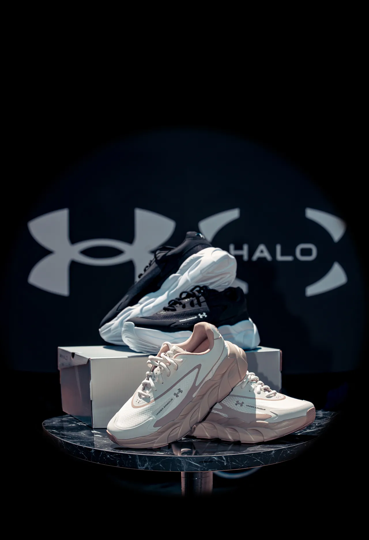 UNDER ARMOUR推出「HALO RUNNER SE慢跑鞋」。品牌提供