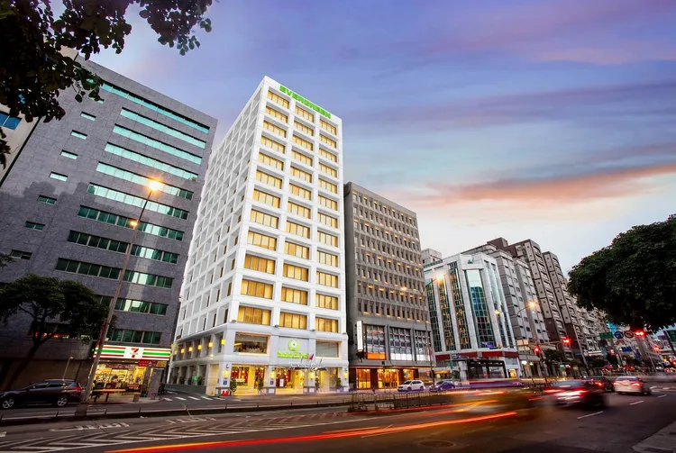 長榮桂冠酒店(台北)為歡慶兒童節推出限量紀念悠遊卡，民眾只要用餐消費達餐飲門檻，或於兒童節連假期間預訂指定專案並入住即可獲得。業者提供