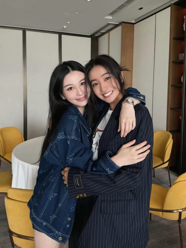 24歲的沈月（左）和23歲的木村光希感情好。翻攝沈月IG