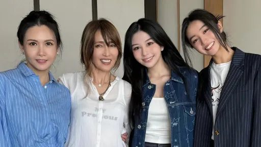 兩代神顏同框！邱淑貞、工藤靜香帶愛女聚餐　沈月、光希玩貼貼