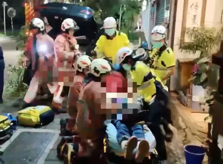 消防人員搶救。翻攝畫面