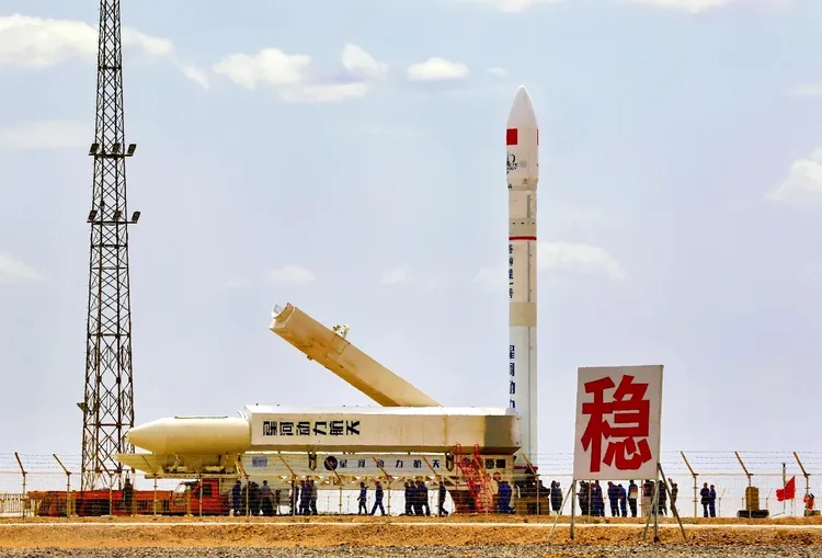 英媒揭伊朗秘密武器　中國衛星「精準鎖定美基地」