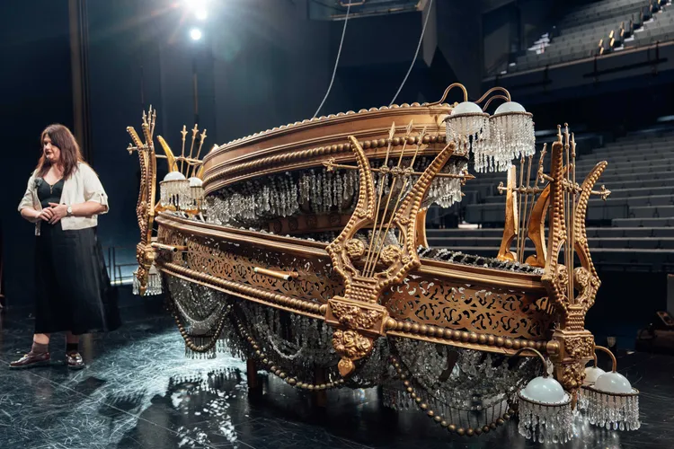 《歌劇魅影》中重要的水晶吊燈。寬宏藝術提供