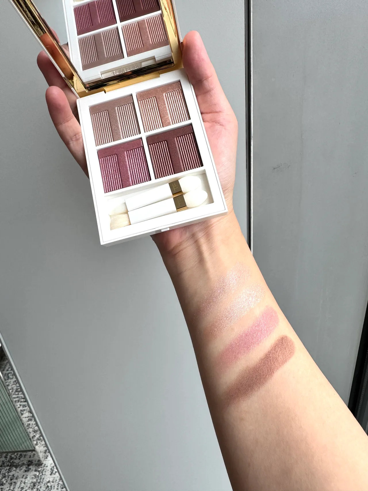 太陽親吻彩妝高級訂製四格眼影盤#42，3750元。張家玲攝