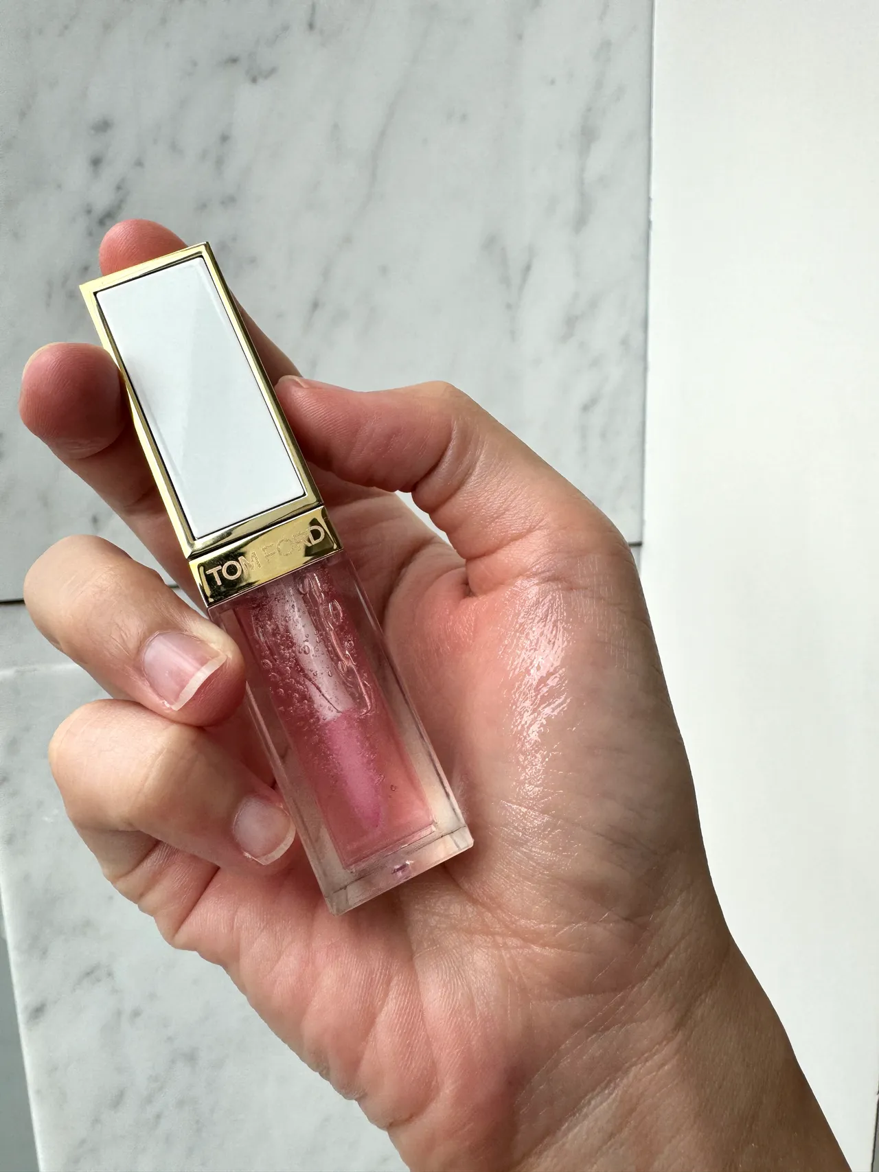 TOM FORD太陽親吻光感護唇油，1400元。張家玲攝