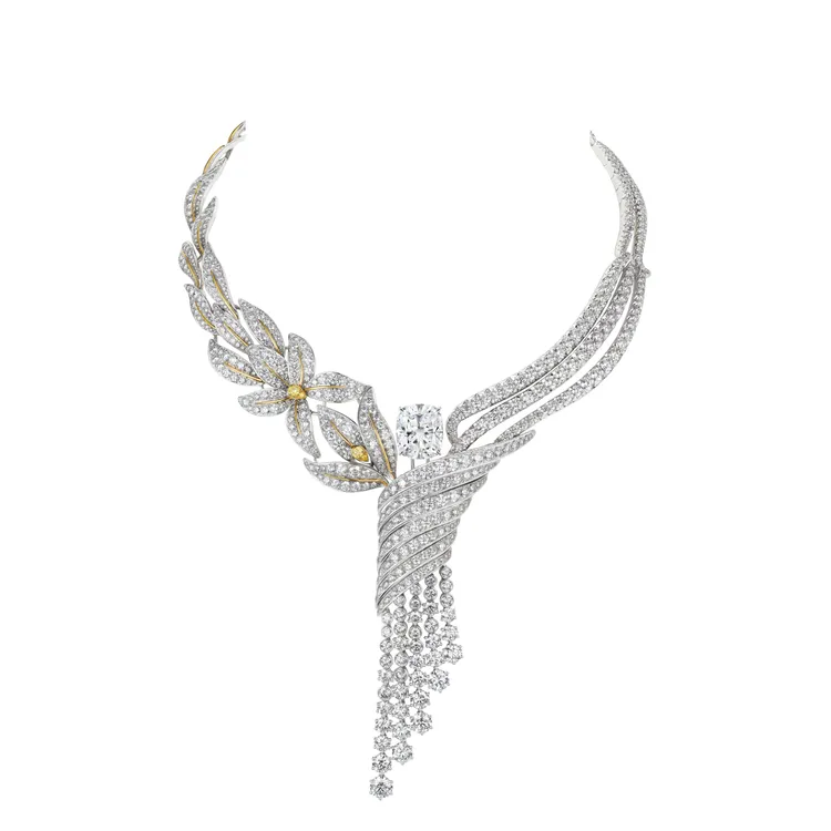 李冰冰佩戴的Vanilla Flower高級珠寶套組。品牌提供