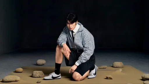 許光漢代言Nike！學院風造型帥翻　男神同款鬆餅鞋預備開賣