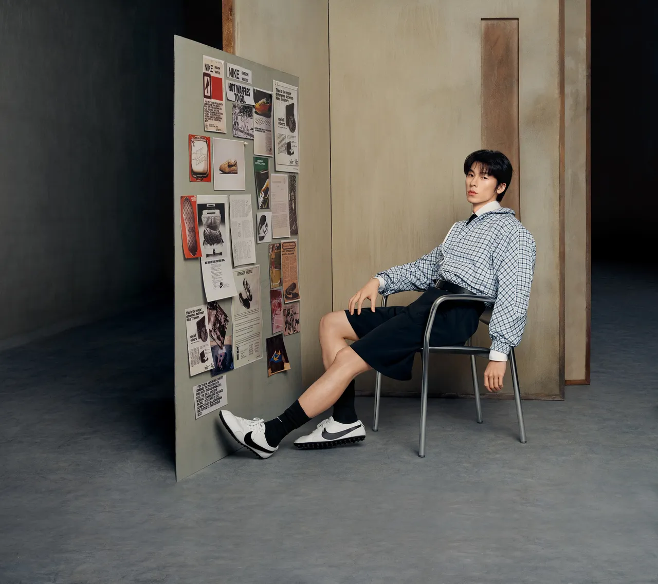 許光漢偏好簡約風格的穿搭，腳上Moon Shoe相當符合他的審美。品牌提供