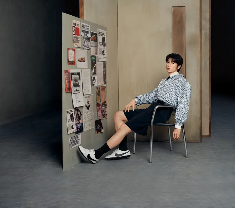 許光漢偏好簡約風格的穿搭，腳上Moon Shoe相當符合他的審美。品牌提供