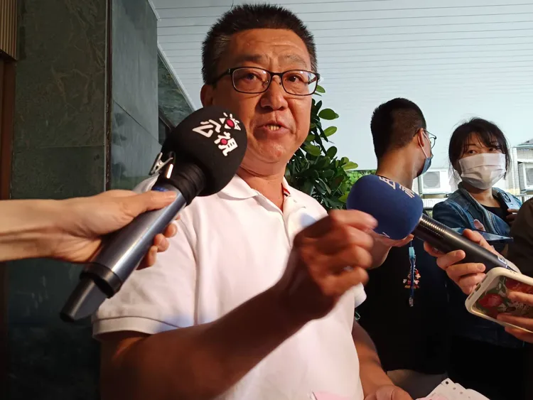 嘉義市商圈文化促進協會理事長劉慶宗今接受媒體訪問。許麗珍攝