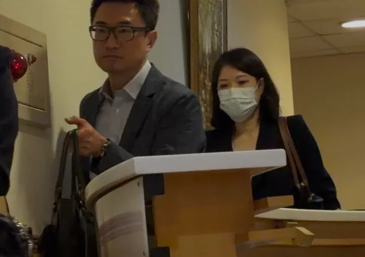 盧怡尹今天在律師陪同下到智慧商業法院聽判。張欽攝