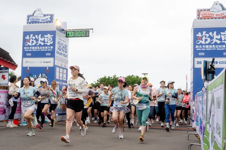 2026新北市鐵道馬拉松接力賽今(19日)於貢寮、雙溪熱血開跑。觀光局提供