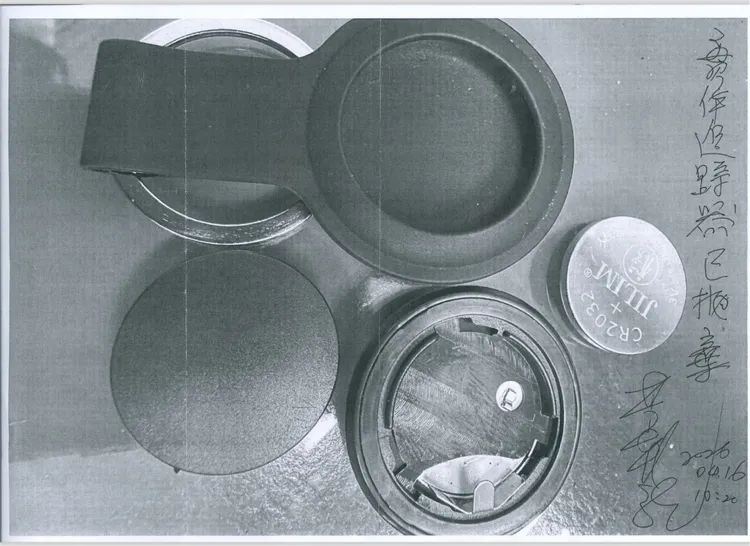 李乾龍座車被裝追蹤器，他拍照蒐證後已經丟棄，時間至今已超過半年。警方提供