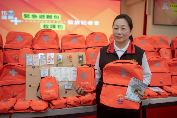花蓮縣目前已補發2,905個避難包。花蓮縣府提供
