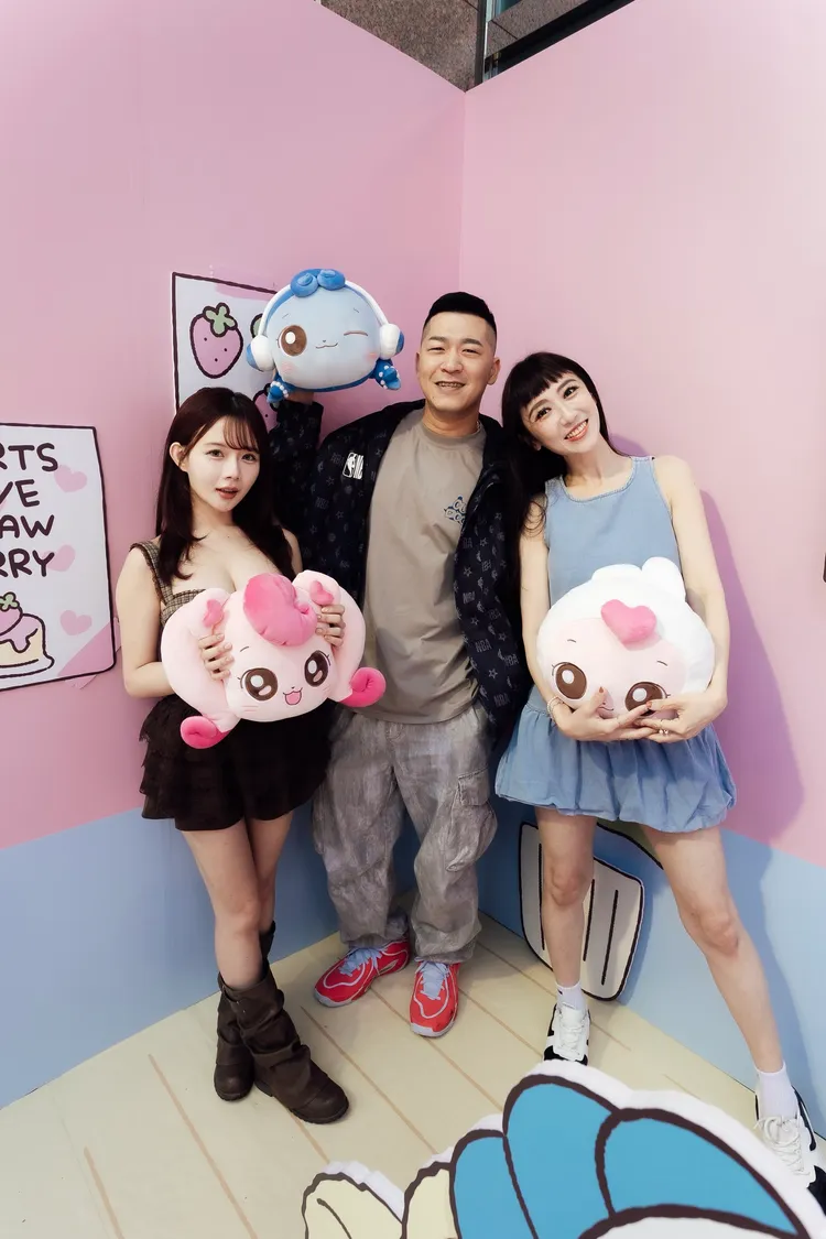 倩倩（左起）、草爺、蔡允潔。像素匯提供