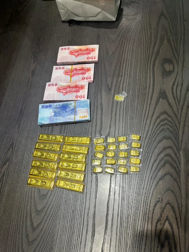 本案查獲現金、黃金等證物。翻攝畫面