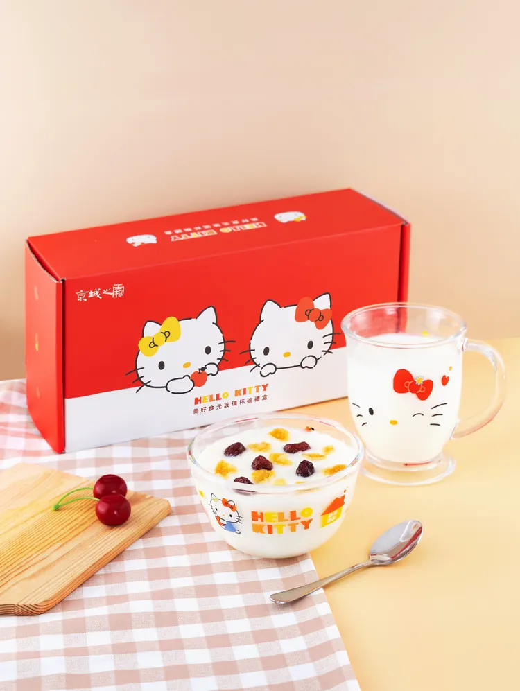 MOMO限定Hello Kitty限定組合。品牌提供