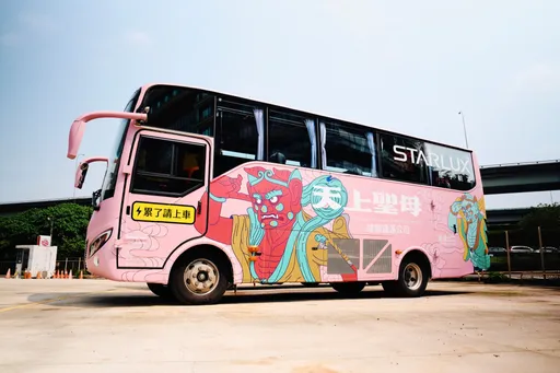 白沙屯媽祖明晚起駕！星宇航空「累了請上車」粉紅巴士大升級