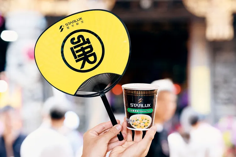 星宇航空將發送日清食品聯名杯麵，讓香燈腳們補充體力。星宇航空提供