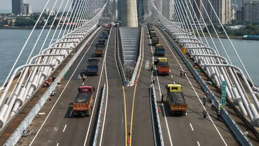 淡江大橋機車道有疑慮　洪孟楷：已第一時間向公路局反映