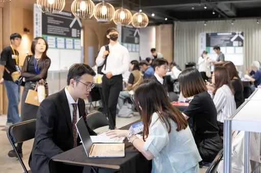 友善育兒職缺曝光！23萬工作機會　科技製造業最多
