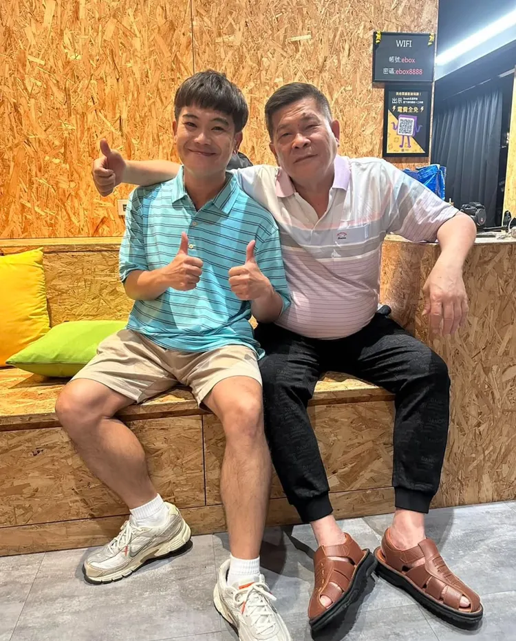 藝人馬國弼（左）和澎恰恰日前合體交流還債心情。翻攝馬國弼Instagram