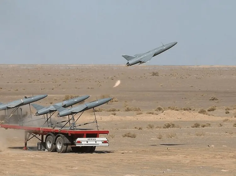 伊朗發射無人機。翻攝X@Fars News Agency