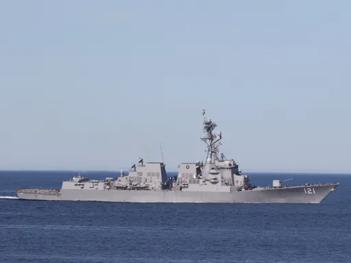 一觸即發！美2艘軍艦駛進荷莫茲海峽　伊朗稱做了這件事美艦掉頭