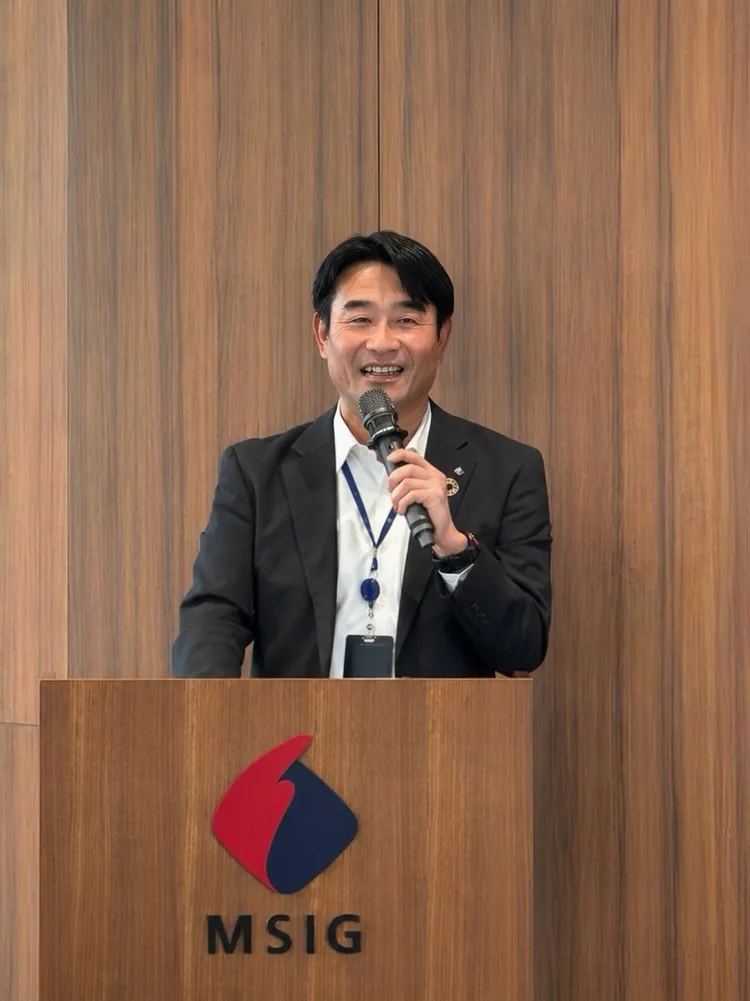 明台產險董事長矢持健一郎發表65週年願景，宣布啟動「AI、數位、永續」三軸驅動策略，以穩健經營邁向下一階段轉型藍圖。明台產險提供