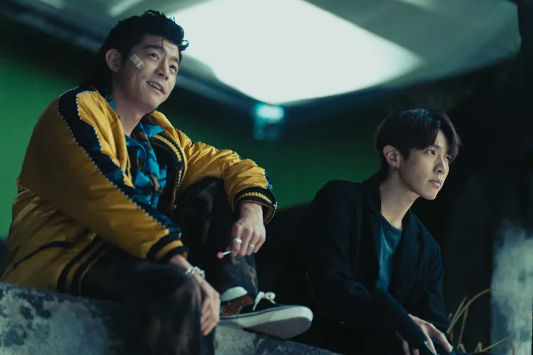 柯震東與王柏傑戲裡像愛逗嘴的師徒。Netflix提供