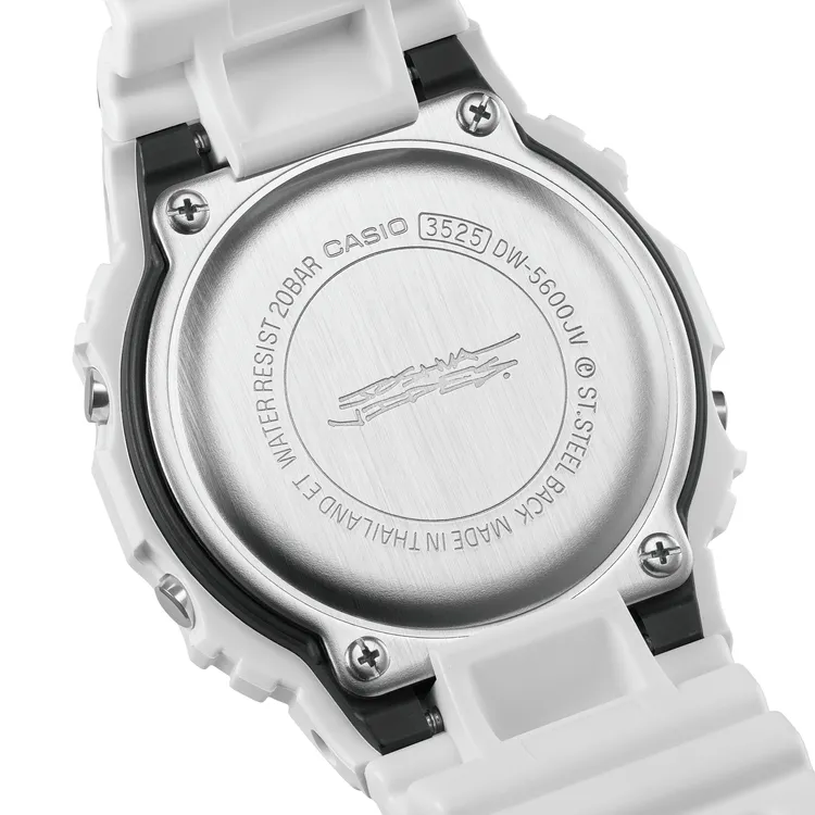 錶款背蓋刻有Joshua Vides專屬logo。品牌提供