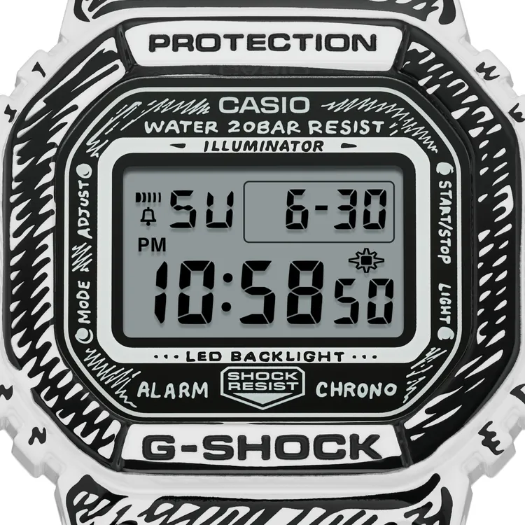 經典方形數位錶DW-5600JV-7具備Joshua的手繪錶盤錶盤。品牌提供