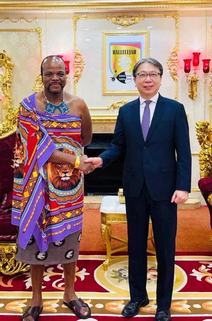 國安局長蔡明彥拜會史國國王恩史瓦帝三世（Mswati III）。國安局提供