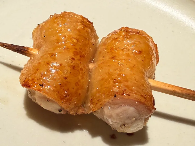 肩頰肉是特殊刀法才能取下的部位。陳揚盛攝