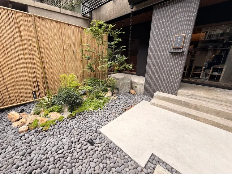 「燒鳥すみか」開在敦化南路一段161巷。陳揚盛攝