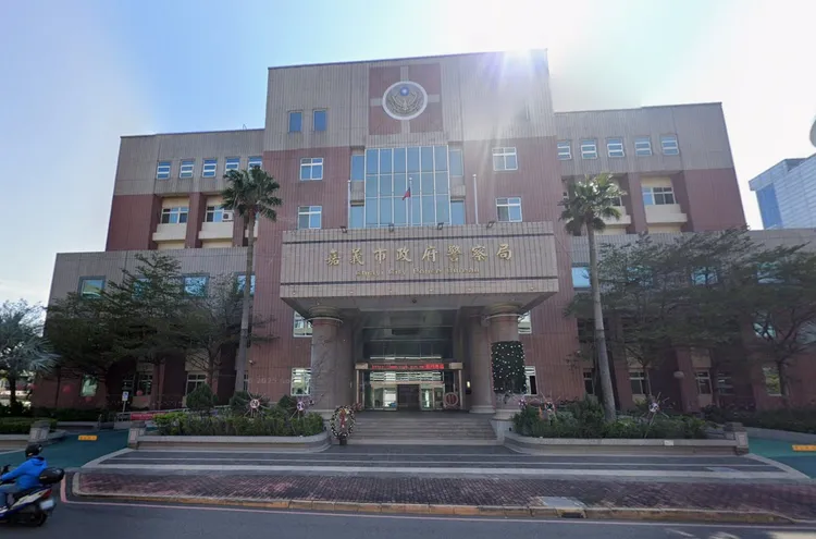 對於張員涉及不當場所傳聞，嘉義市警局調查中並將依規定處理。取自google map