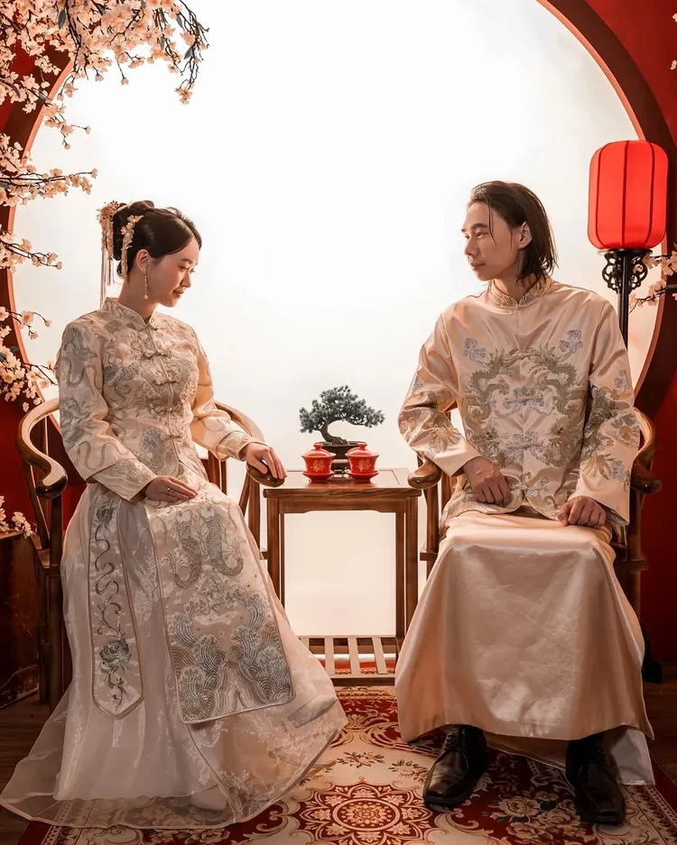 嚴正嵐（左）和老公結婚5年，感情融洽。翻攝嚴正嵐臉書