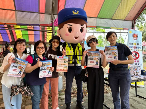 大頭娃娃出擊　大園警結合海芋季交通宣導