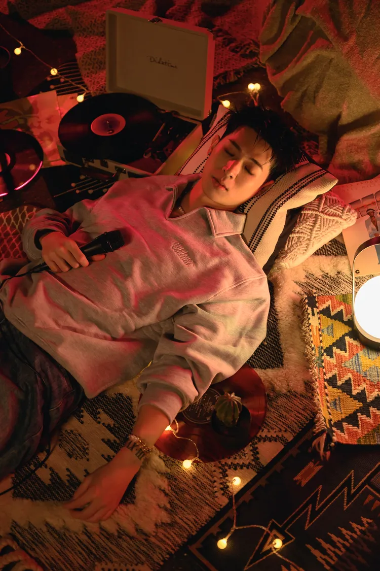 林亭翰拍攝《如果在一起就是晴天》MV，勾野營回憶。青田音樂提供