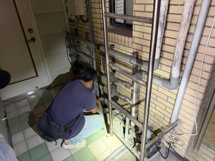 第三方警政發威，新店非法麻將館遭強制斷水電。翻攝畫面