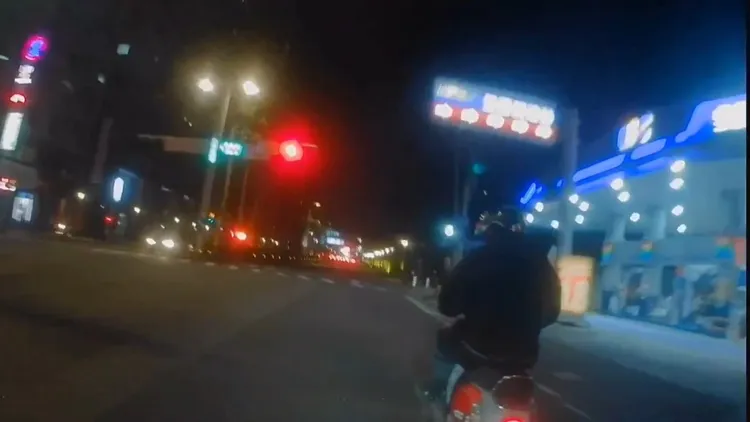 莊男拒檢多次闖紅燈落跑。翻攝畫面