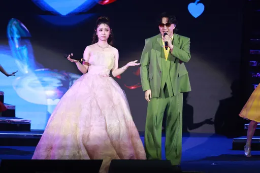 直擊｜蕭煌奇才新婚就牽手調情《一級棒》女星　喊話替她換衣、放洗澡水