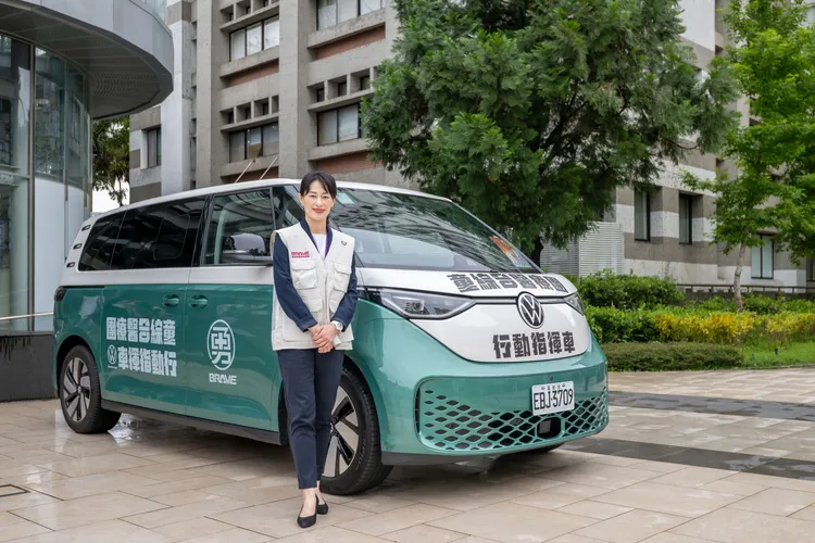 台灣福斯商旅總裁巫詩棻表示：「ID. Buzz將貼身守護遶境信眾的安全與健康。」業者提供