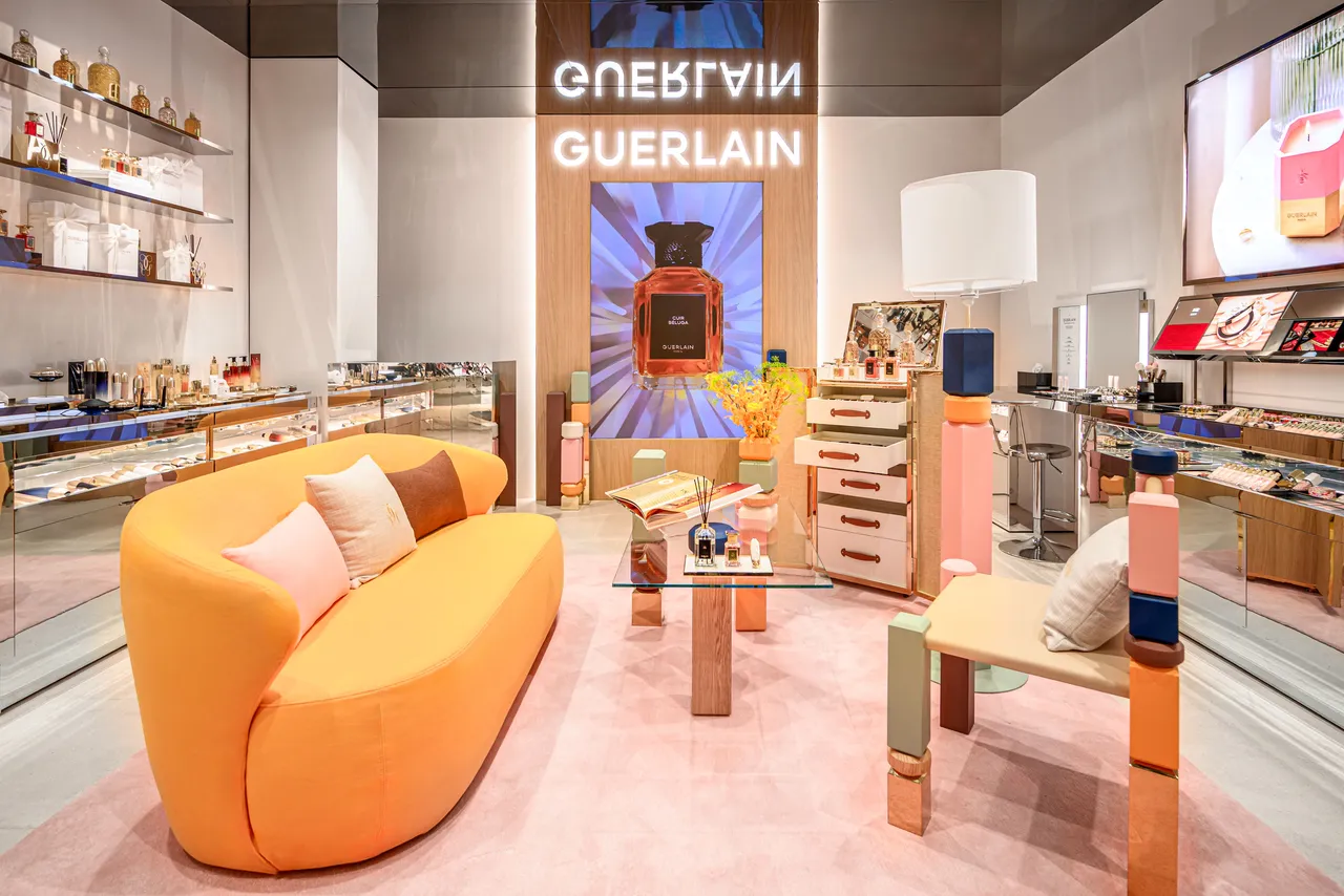 嬌蘭「藝術沙龍香氛藝廊色彩概念店」。品牌提供