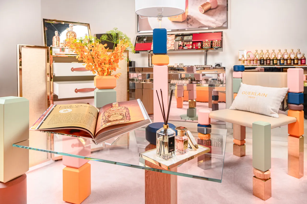 嬌蘭「藝術沙龍香氛藝廊色彩概念店」。品牌提供